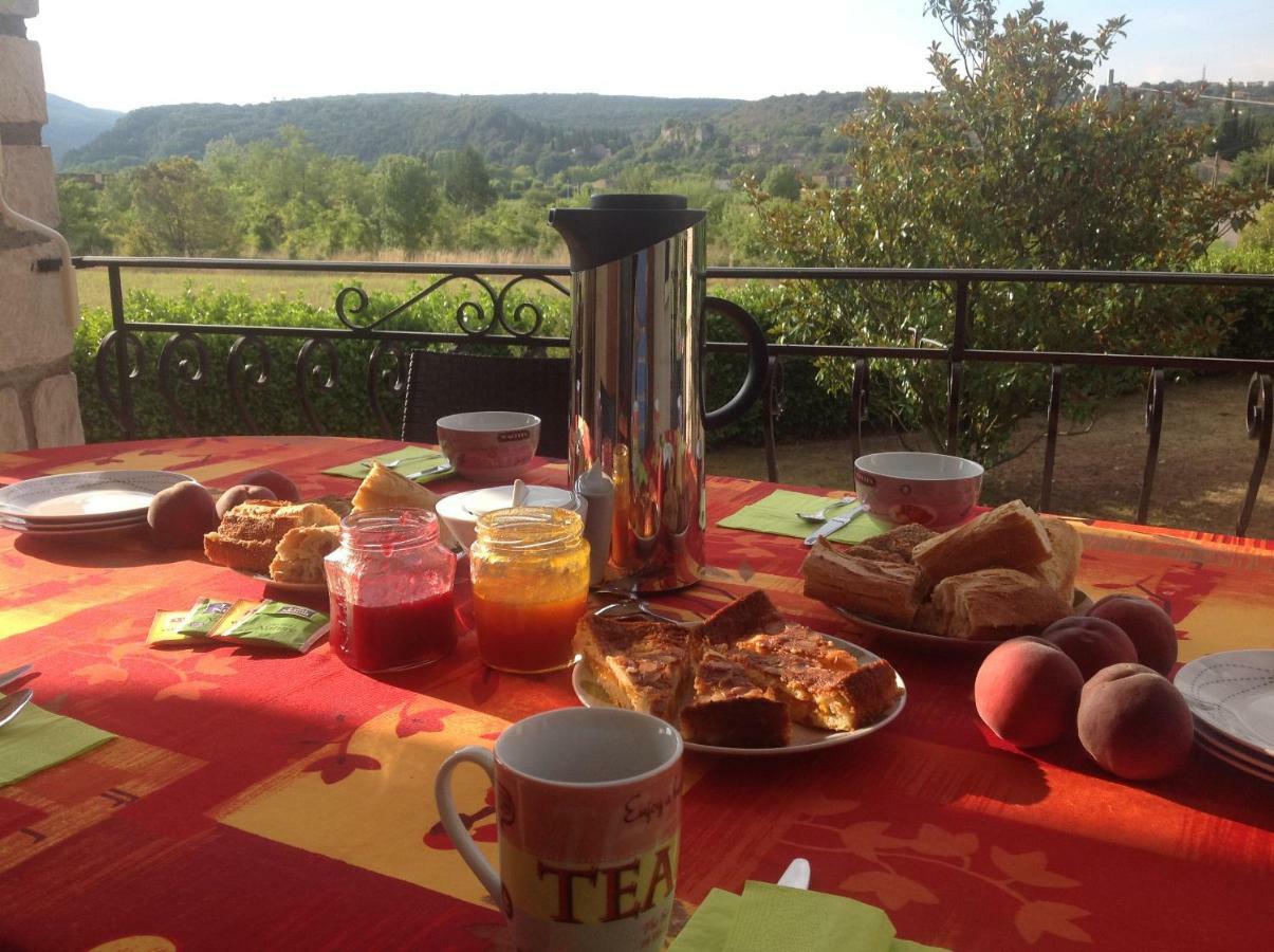 Au Mas Des Graviers Bed and Breakfast Salavas Buitenkant foto
